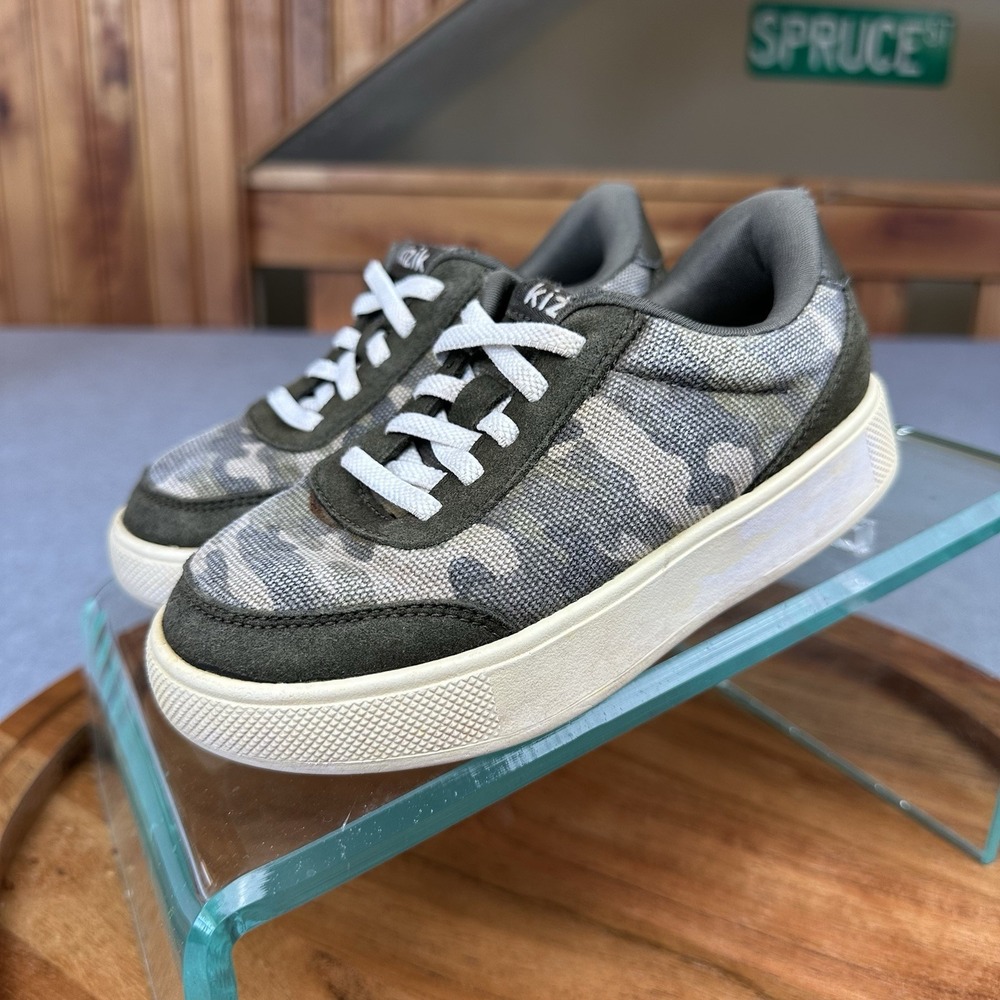 Kizik Sneakers Kids Size 10Y Green Army Camo Athletic Slip On Shoes Hands Free